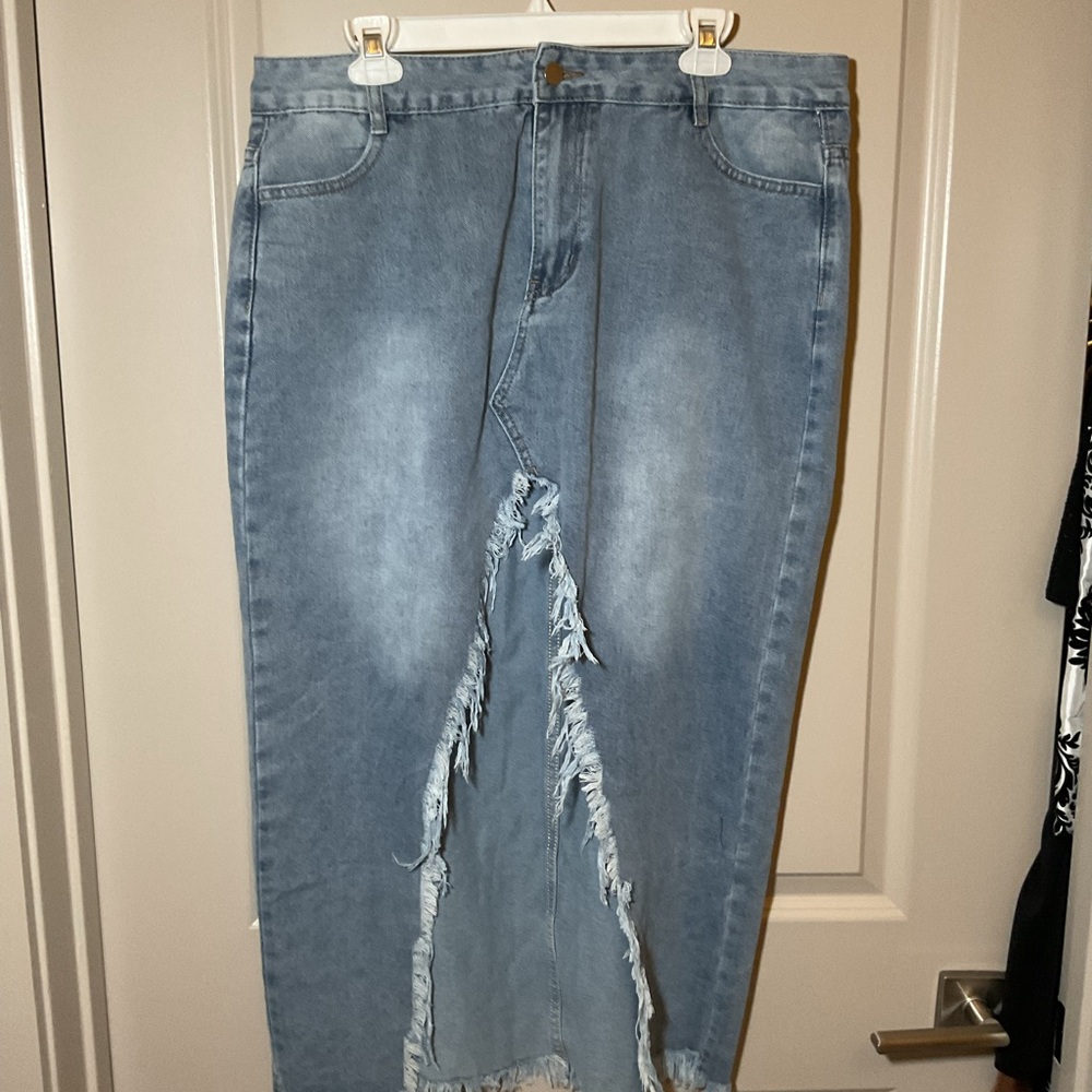 Stylish Light Blue Frayed Women's Flare Jean Skirt